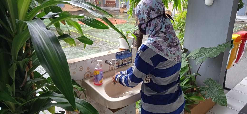 SMP Negeri 14 Yogyakarta Terapkan Protokol Kesehatan saat Pembagian Rapor Semester Gasal Tahun Pelajaran 2020-2021